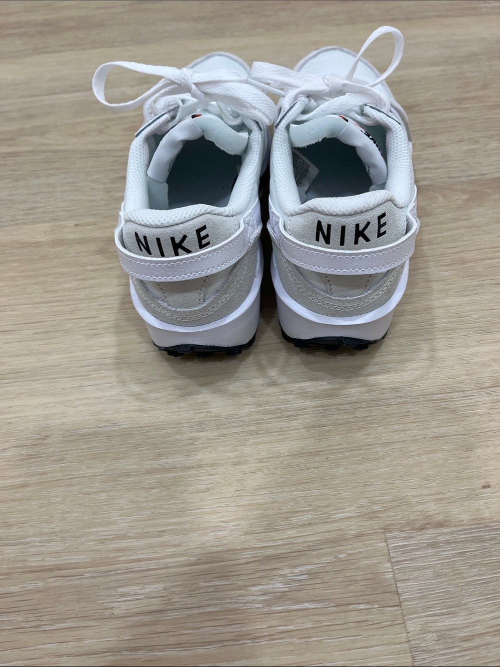 Nike Women’s Waffle Debut - Picture 6 of 7